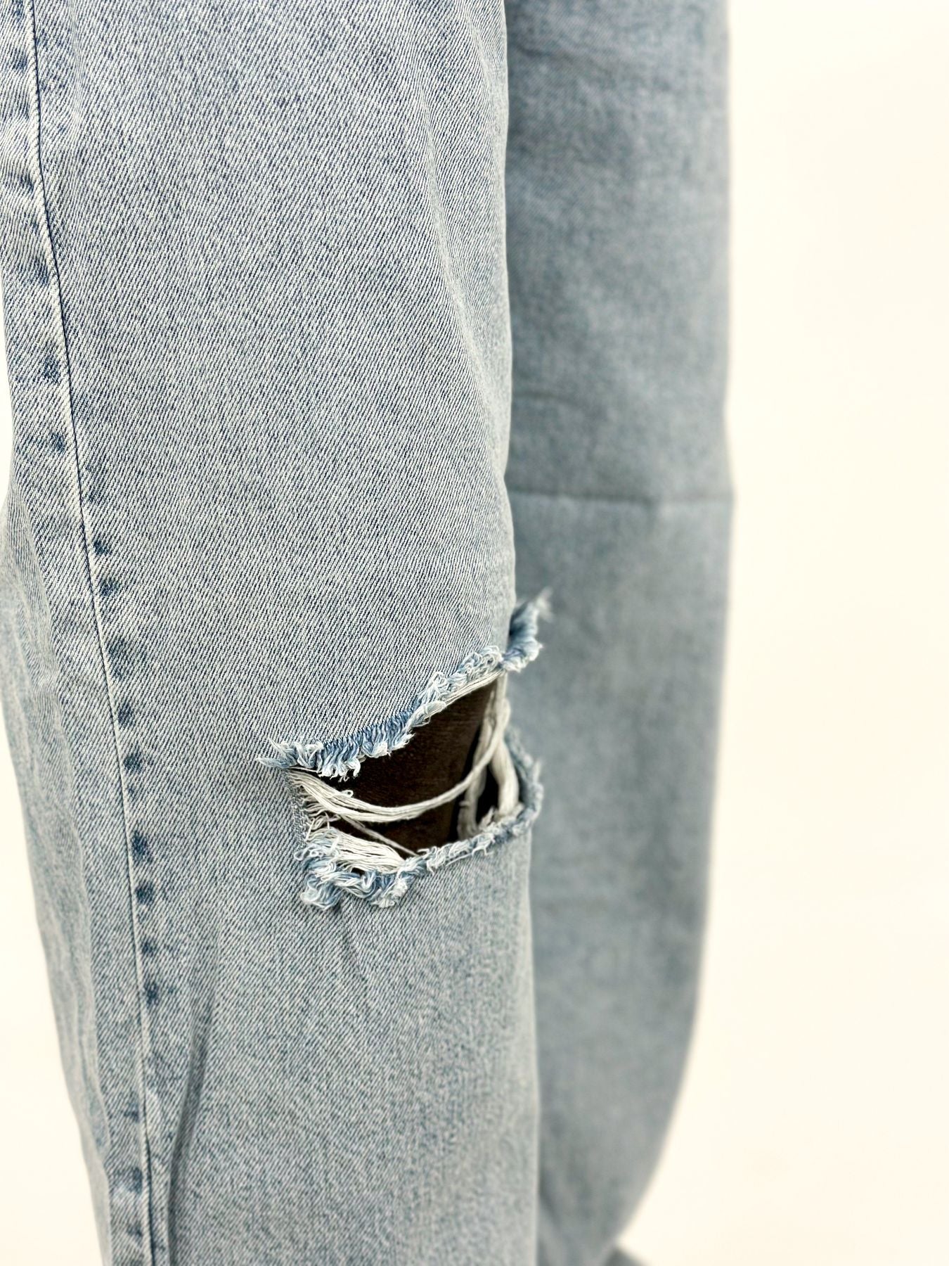 Jeans baggy con strappo, lavaggio chiaro - Estilo De Vida